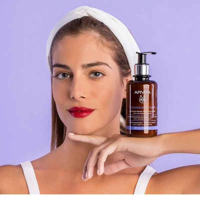 APIVITA Crema detergente schiumogena per il viso Olivo e Lavanda 200 ml