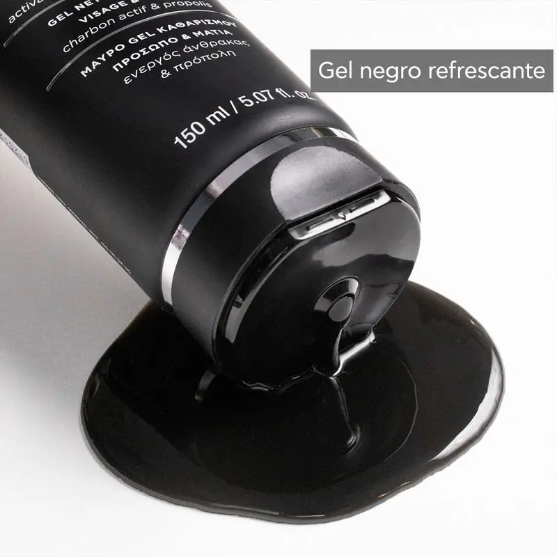 APIVITA Black Detox Cleanser con carbone attivo e propoli 150 ml