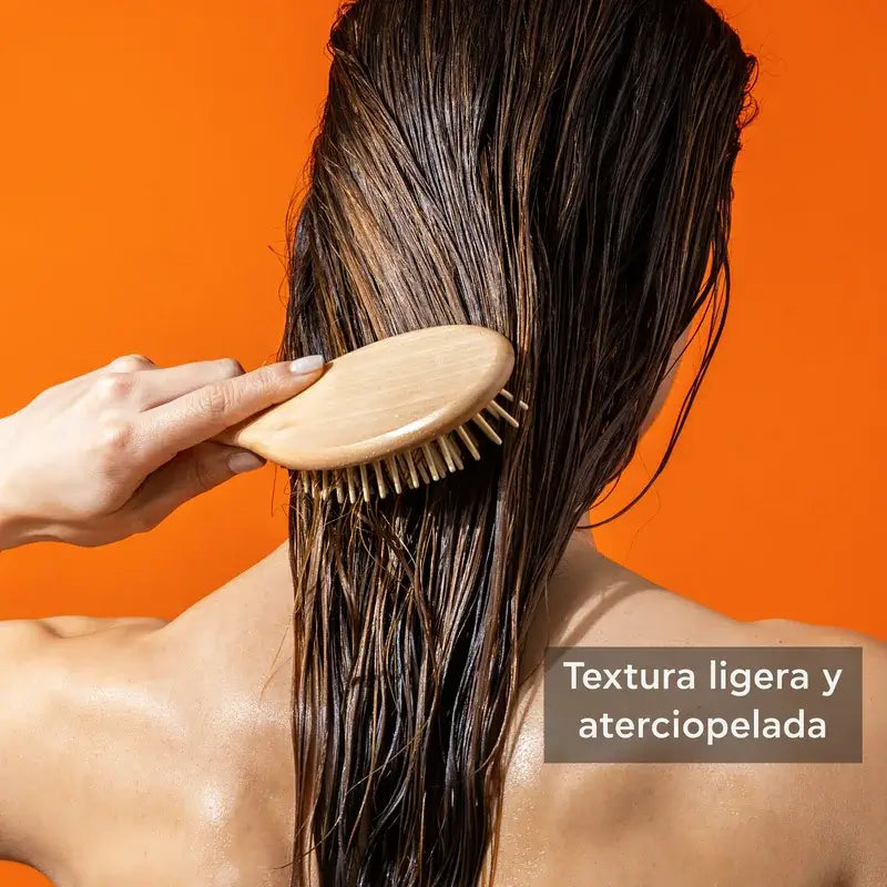 APIVITA Balsamo Lucentezza e Vitalità per tutti i tipi di capelli con Arancia e Miele 150 ml