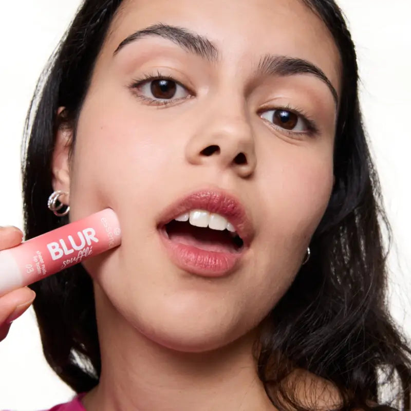 Essence Balsamo per labbra Nude Blur Soufflé 03, 3 g