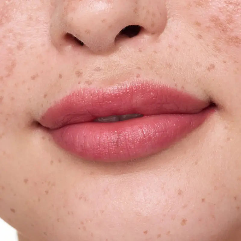 Essence Balsamo per labbra Nude Blur Soufflé 03, 3 g