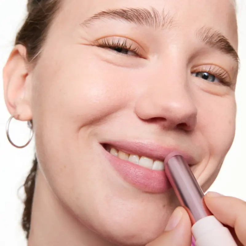 Essence Balsamo per le labbra Nude Blur Soufflé 04, 3 g