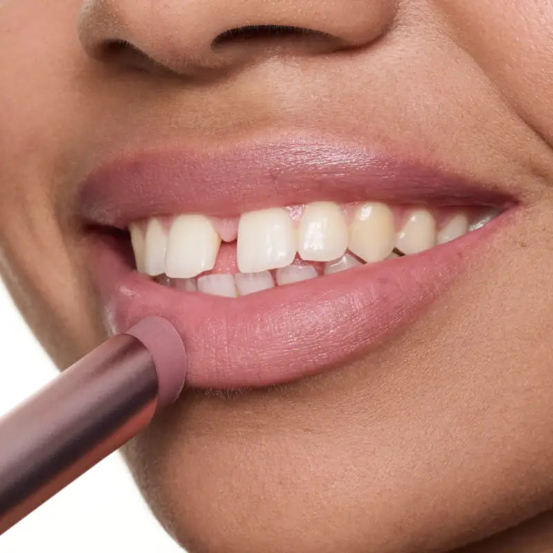 Essence Balsamo per le labbra Nude Blur Soufflé 04, 3 g