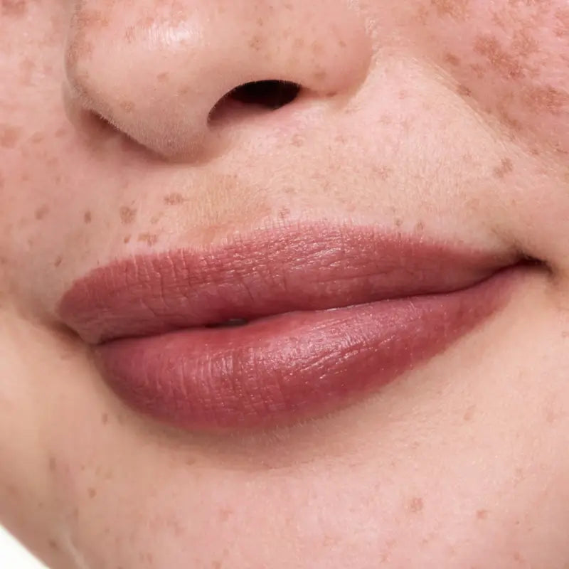 Essence Balsamo per le labbra Nude Blur Soufflé 06, 3 g