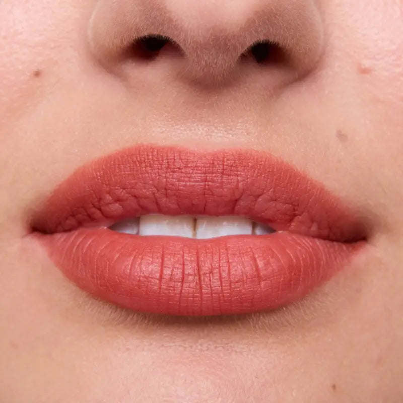 Essence Mousse Labiale Juicy Matte 01, 2,7 ml