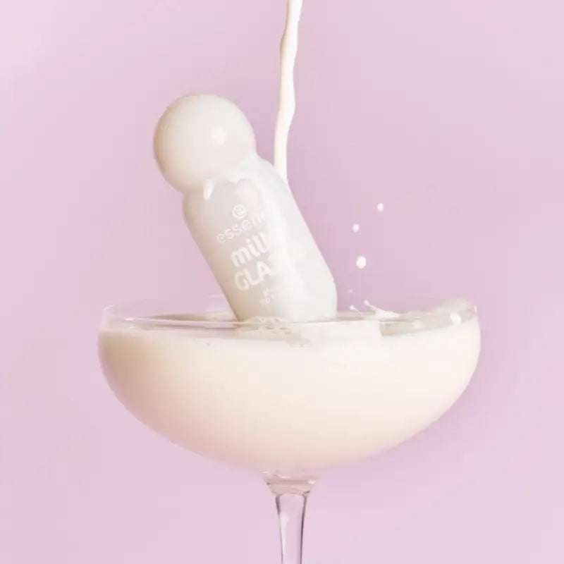Essence Balsamo per le labbra Glossy Milky Glazed 01, 4 ml