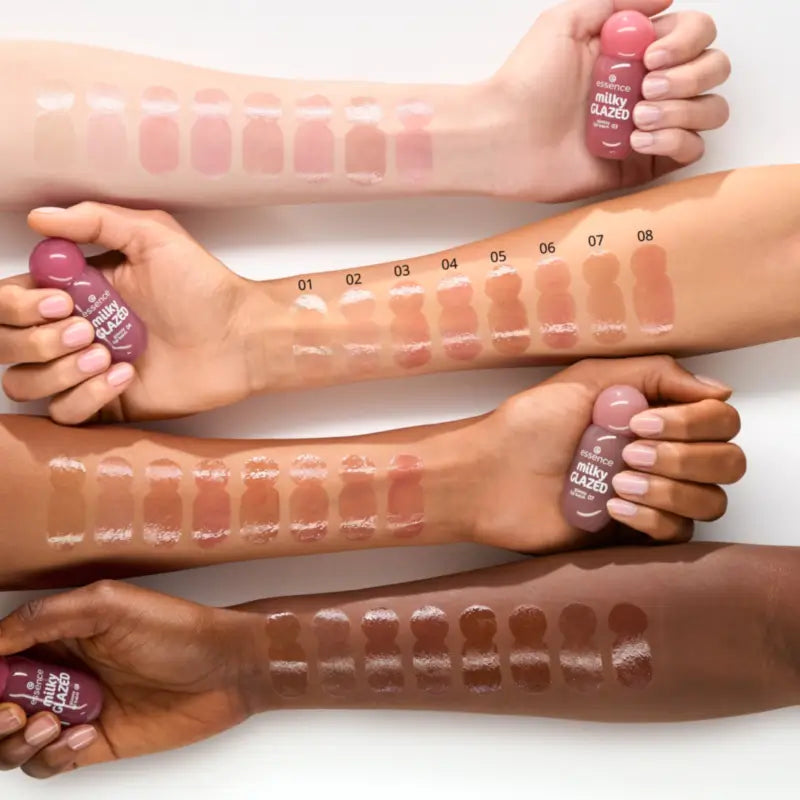 Essence Balsamo per le labbra Glossy Milky Glazed 02, 4 ml