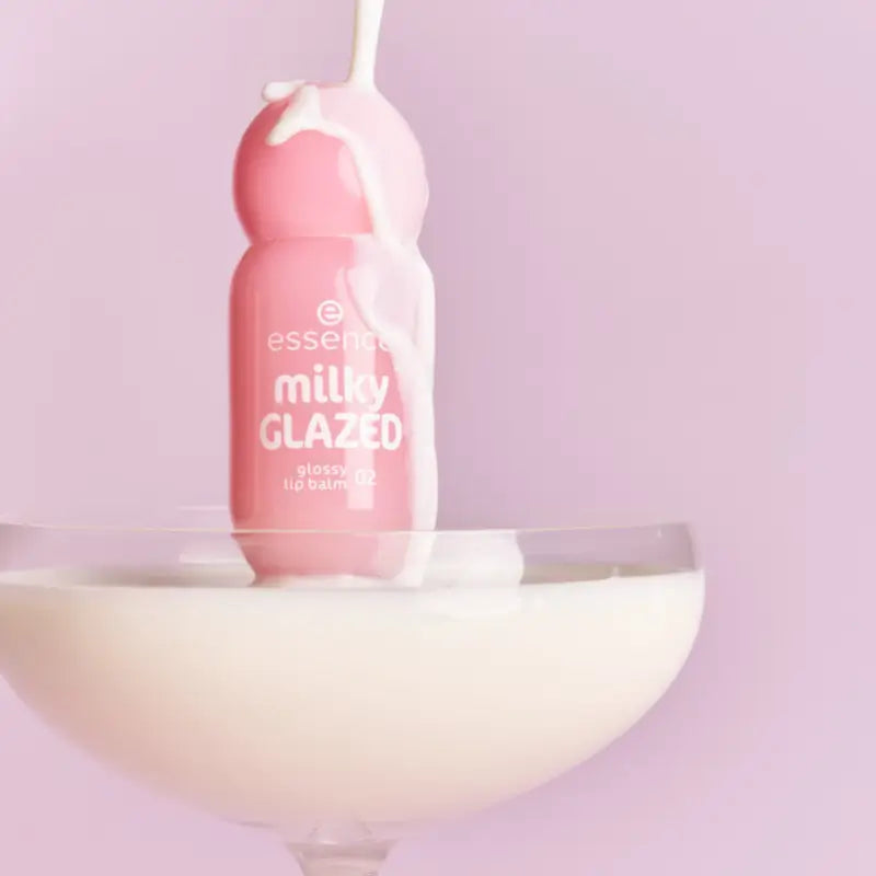 Essence Balsamo per le labbra Glossy Milky Glazed 02, 4 ml