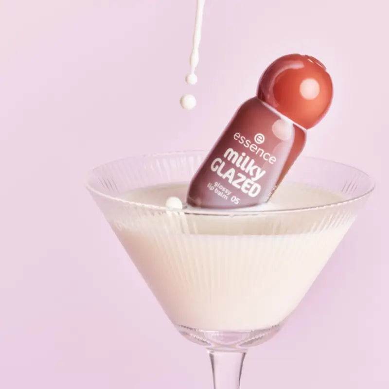 Essence Balsamo per le labbra Glossy Milky Glazed 05, 4 ml