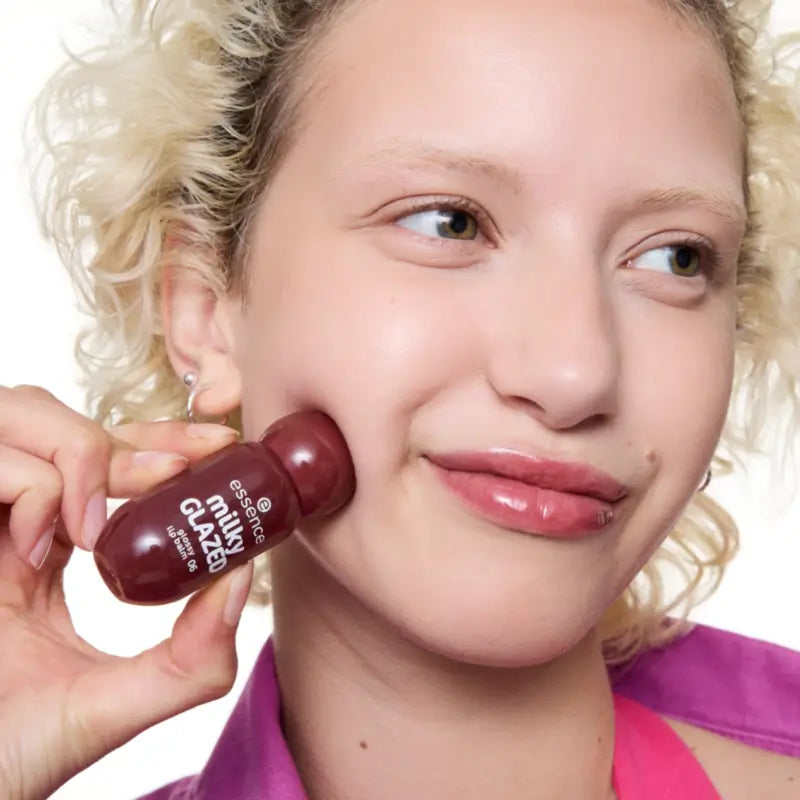 Essence Balsamo per le labbra Glossy Milky Glazed 06, 4 ml