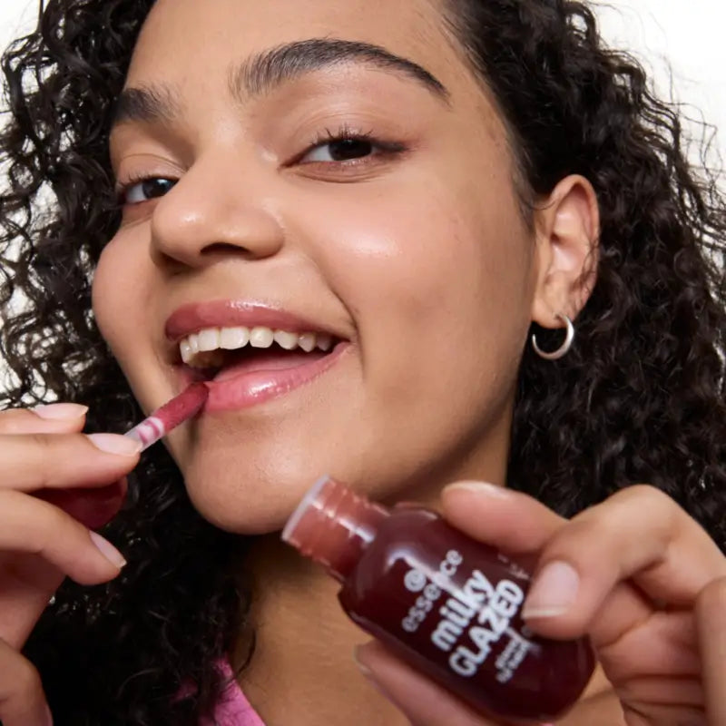 Essence Balsamo per le labbra Glossy Milky Glazed 06, 4 ml