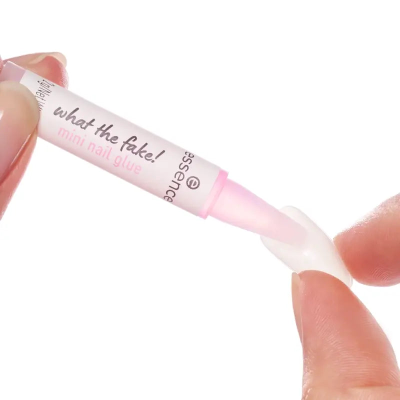 Essence Adesivo per unghie Mini What The Fake! 01 , 6 grammi