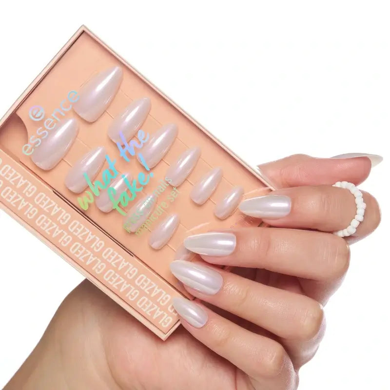 Set manicure Essence con unghie finte What The Fake! Unghie a pressione 01 , 28 pezzi