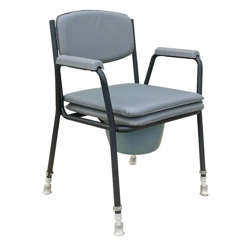 Sedia imbottita García 1880 con commodino