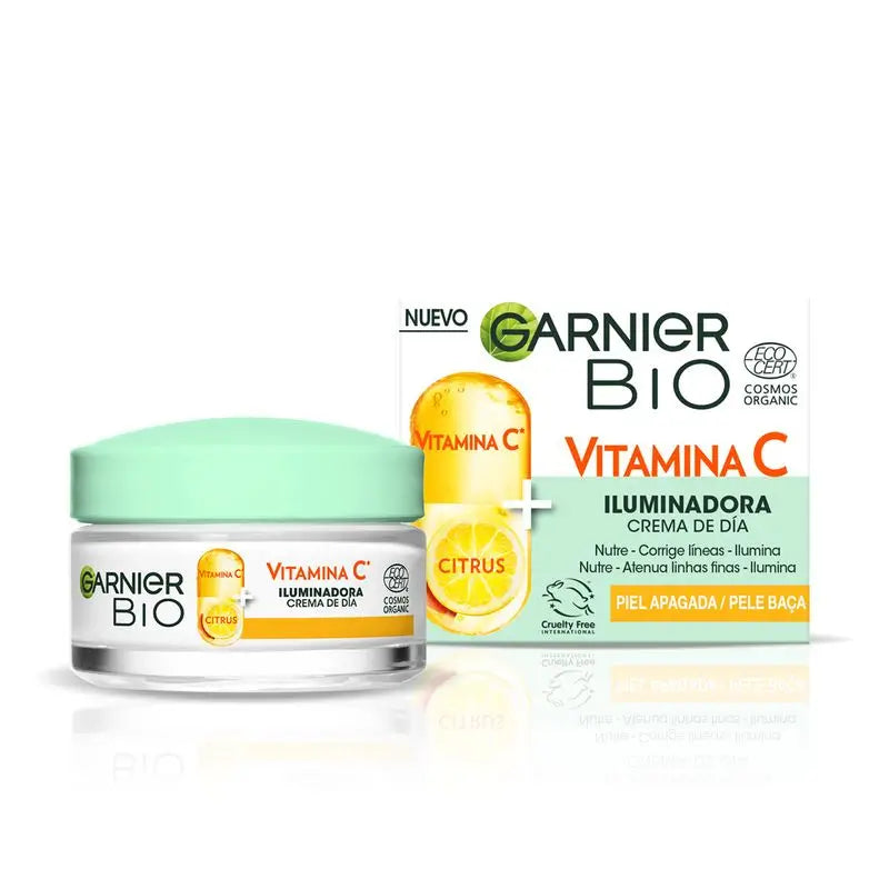 Garnier Crema Giorno Illuminante con Vitamina C, nutre, corregge le linee e aumenta la luminosità giorno dopo giorno.