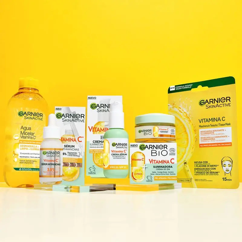Garnier Crema Giorno Illuminante con Vitamina C, nutre, corregge le linee e aumenta la luminosità giorno dopo giorno.