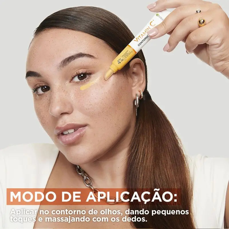 Garnier Crema Contorno Occhi Illuminante con Vitamina C + Niacinamide + Caffeina + Polvere di Banana