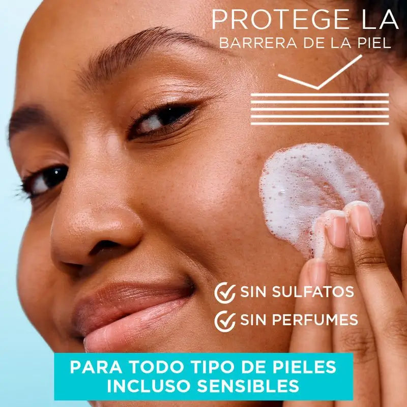 Garnier Pure Active Gel Detergente Idratante con Acido Ialuronico, Ceramide e Argilla Rimuove Impurità, Grasso e Trucco
