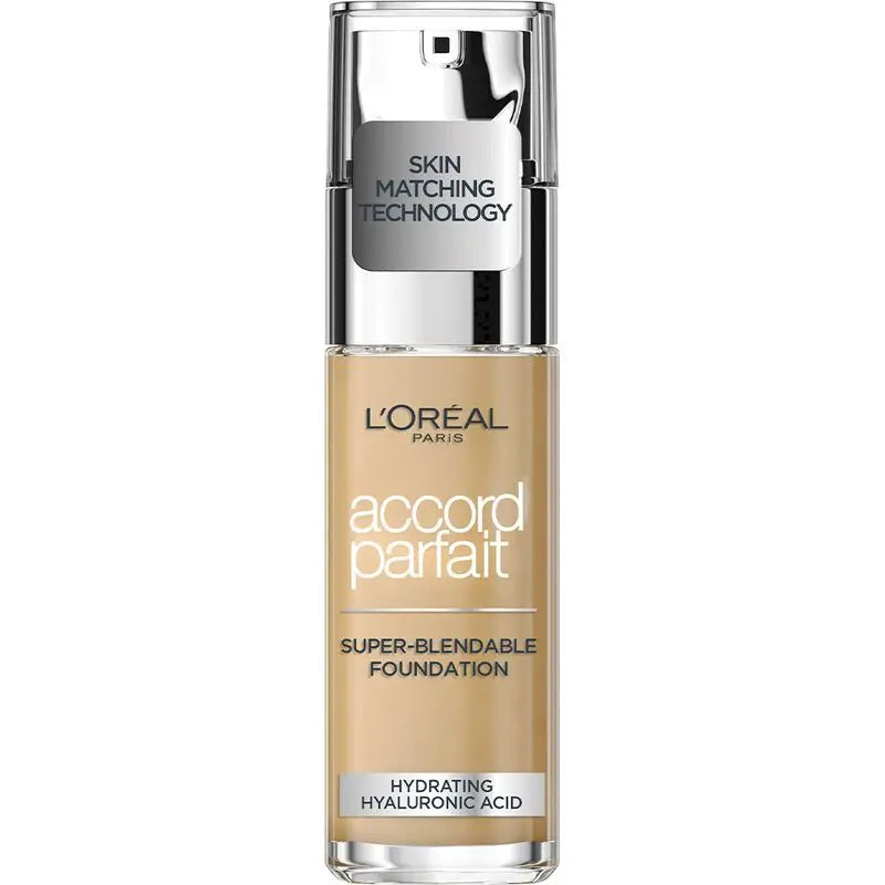 L'Oréal Paris Accord Parfait Fondotinta all'acido ialuronico 4.N
