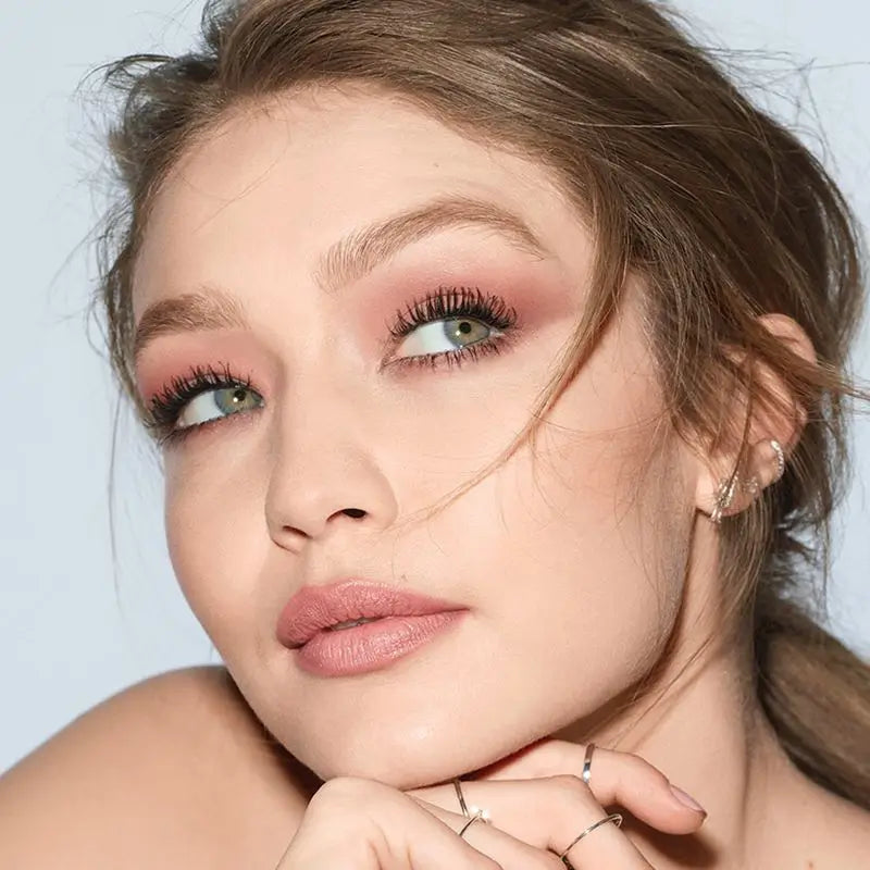 Maybelline New York The Falsies Lash Lift Waterproof Mascara per un effetto lifting delle ciglia.