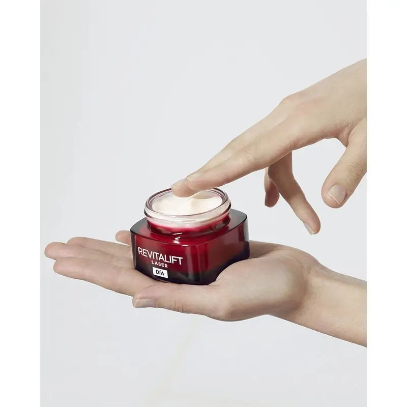 L'Oréal Paris Revitalift Laser, Crema giorno intensiva anti-età con vitamina C, pro-retinolo e acido ialuronico, 50ml