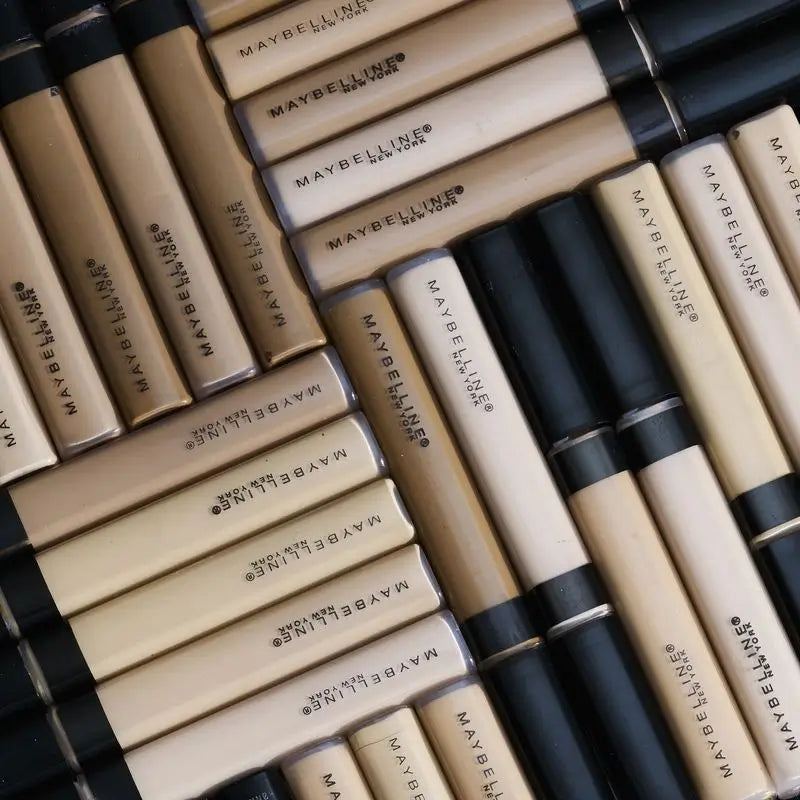 Maybelline New York Fit Me Occhiaie e Imperfezioni Concealer tonalità 10 Luce Finitura Naturale Pelle Chiara, 6,8ML