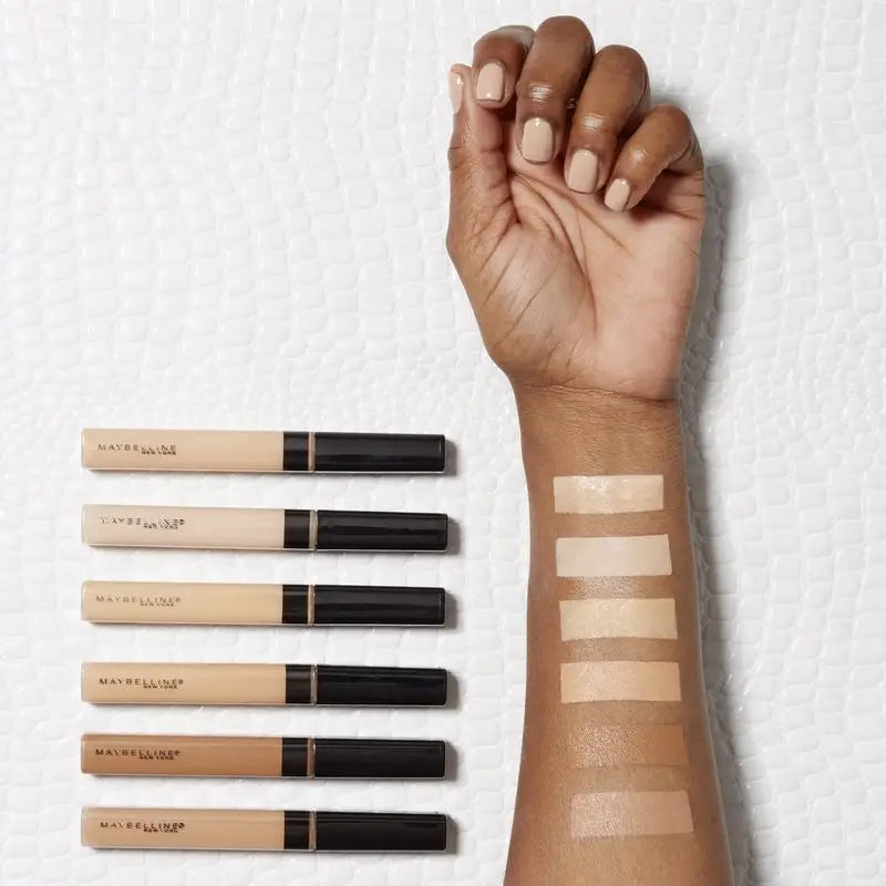 Maybelline New York Fit Me Occhiaie e Imperfezioni Concealer tonalità 10 Luce Finitura Naturale Pelle Chiara, 6,8ML