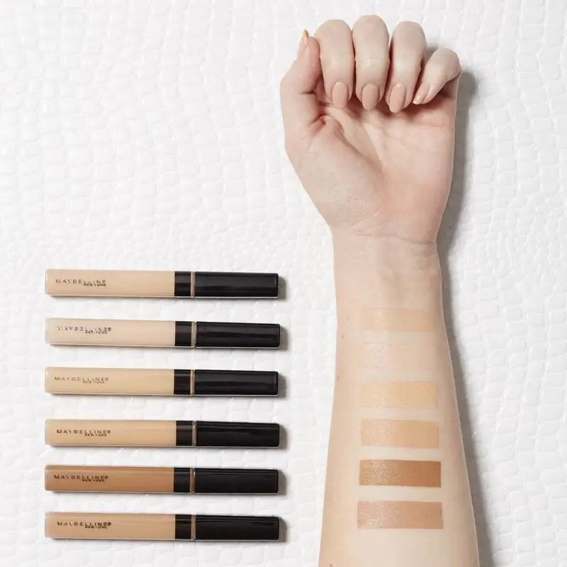 Maybelline New York Fit Me Occhiaie e Imperfezioni Concealer tonalità 10 Luce Finitura Naturale Pelle Chiara, 6,8ML