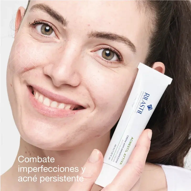 Rilastil Acnestil Attiva Crema Idratante Anti-Imperfezioni 40 ml
