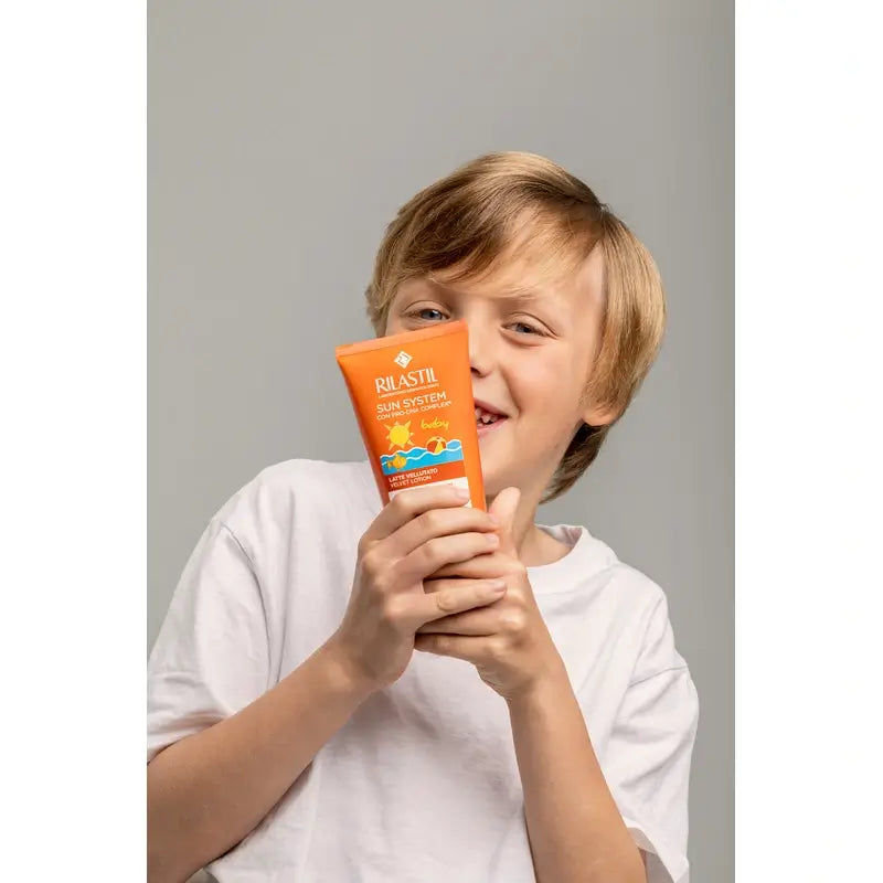 Rilastil Sun System SPF 50+ Latte per bambini Velluto 200 ml