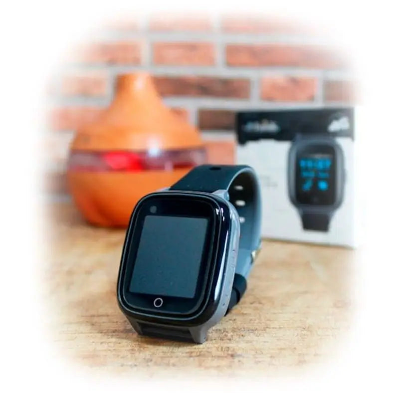 Risparmia l'orologio senior della famiglia con il Gps 4G nero