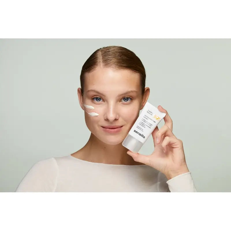 Sensilis Photocorrection [Ar SPF 50+] Fluido rassodante e antirossore 40 ml